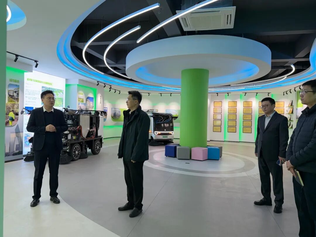 吳江區(qū)人大常委會(huì)主任錢斌蒞臨鴻灌環(huán)境調(diào)研指導(dǎo)(圖3)