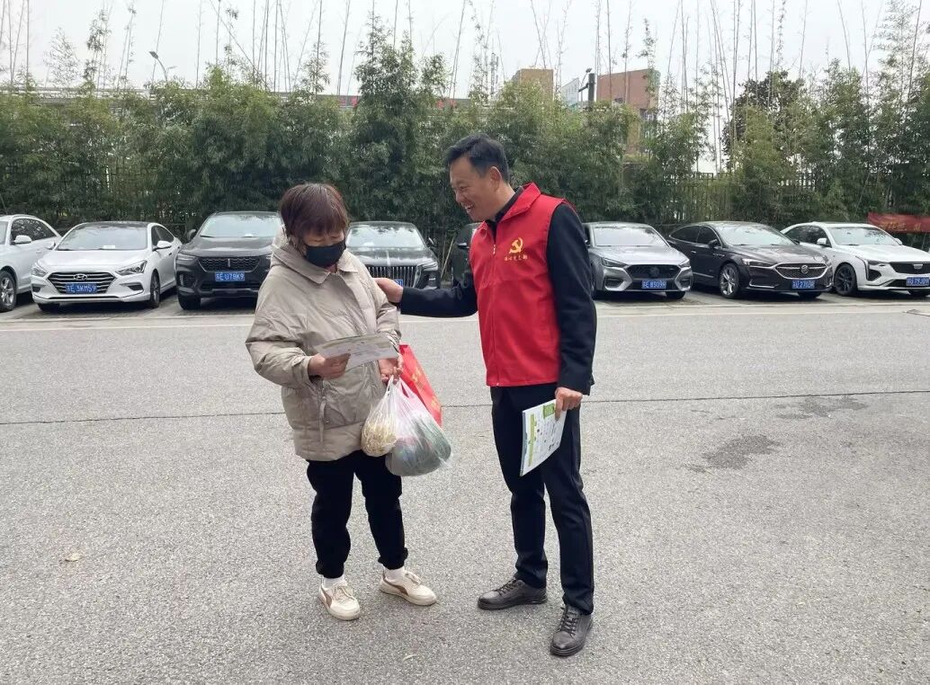 鴻灌環(huán)境鴻心黨支部舉辦“社區(qū)共享，交換美好”垃圾分類宣傳活動(圖11)