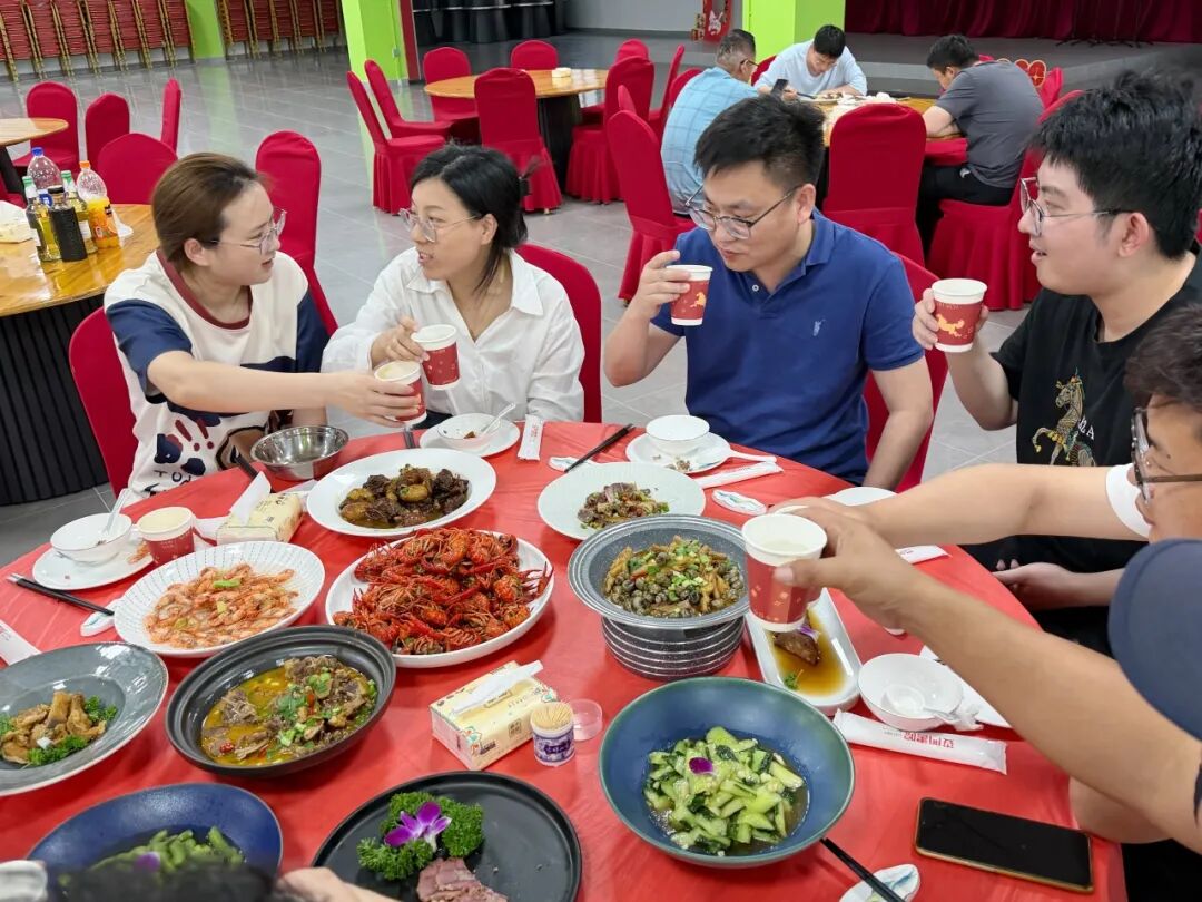 暖心聚力,溫情相伴|鴻心黨支部、工會聯合舉辦員工生日會(圖8)