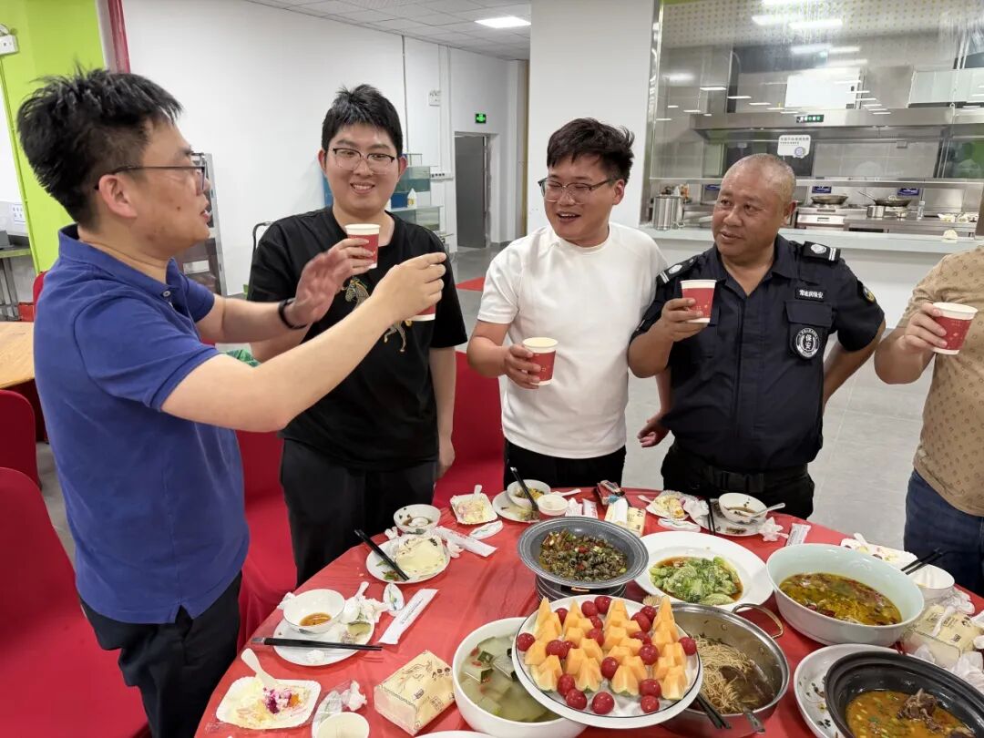 暖心聚力,溫情相伴|鴻心黨支部、工會聯合舉辦員工生日會(圖12)